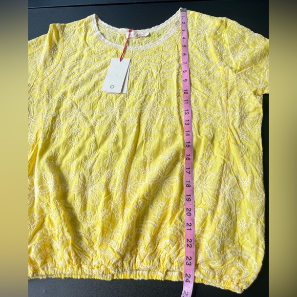 NWT yellow floral embroidered top size XL stretchy bottom hem bohemian hippie - Picture 5 of 13